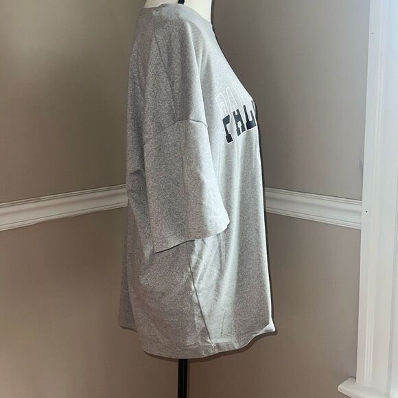 SHEIN Oversized Tee - Picture 3 of 5